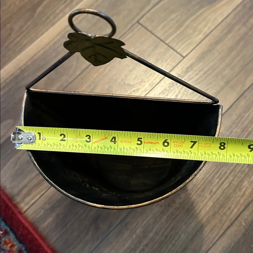 Rustic Metal Hanging Wall Basket Swirled Design Handle Garden Decor Leaf vase